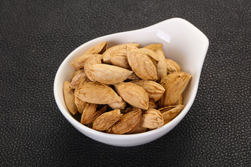 Unpeeled Almonds nuts