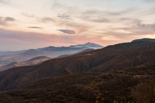 paisaje de la monta&ntilde;a el nevado de colima 