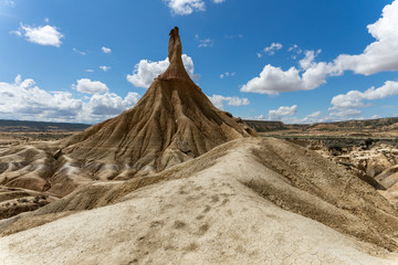 cheminée de roche dans un désert d'Espagne