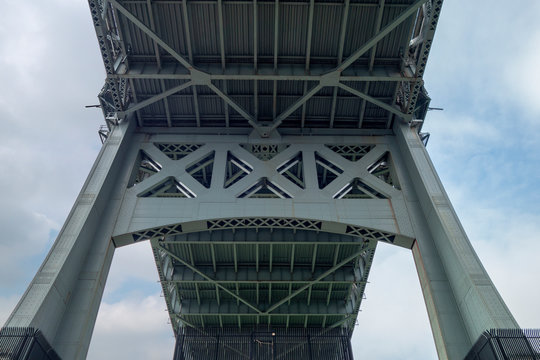 the bottom of the Randalls and Wards Islands Robert F. Kennedy (Triborough) Bridge