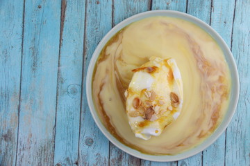 Île flottante et crème anglaise