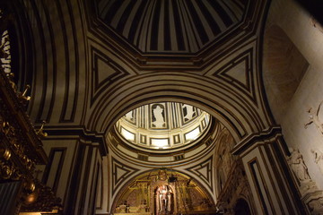 Fototapeta na wymiar Interior de la Catedral de Burgos, Espaa.