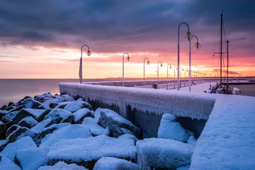 Papier Peint photo La Baltique, Sopot, Pologne Frozen pier in Sopot, winter seascape. Baltic Sea. Poland.