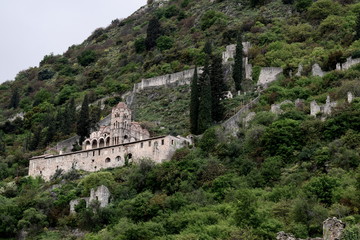 Fototapeta na wymiar medieval Monastery in the mediaval town Mistras - Greece