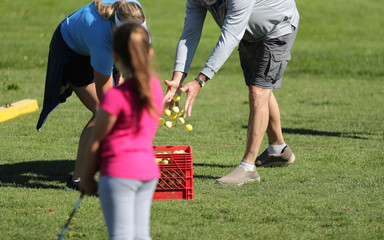 Obraz premium more range balls are dropped into a basket