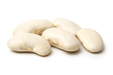 Fototapeta na wymiar White kidney beans on white background 