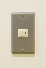 古いタイプの壁スイッチ