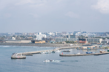 Fototapeta na wymiar 江ノ島から見る片瀬西浜海水浴場方面の風景