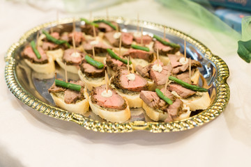 Open Face Roast Beef Sandwiches 