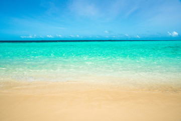Fototapeta na wymiar Wave of tropical sea beach on white sand