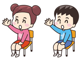 挙手する小学生の男女