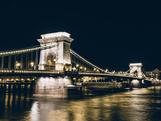 Obraz premium Széchenyi Chain Bridge, Budapest, Hungary, Night photography, long exposure