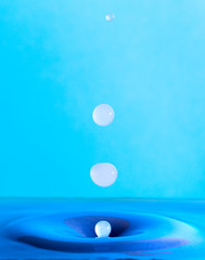 water droplet falling and shaping splashes