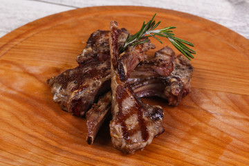 Grilled lamb with rosemary