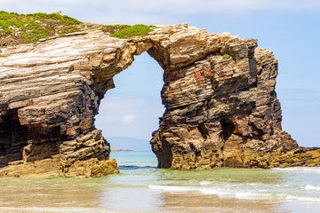 Fototapeta na wymiar Arch of the Island of Xangal in the Beach of the Cathedrals