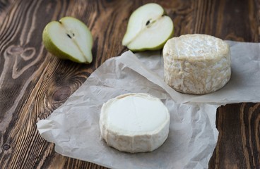 Goat soft cheese with slices of pear, Healthy snack cheese