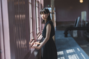 洋館の女性