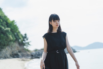 Fototapeta premium 海辺の女性