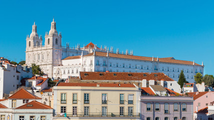 Monastère São Vicente de Fora dominant les toits de Lisbonne © Thierry Lubar