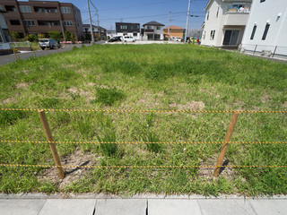 住宅街の空き地