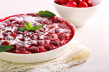 Strawberry cake with icing sugar