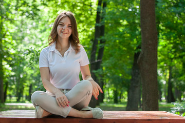 Fototapeta premium portrait of a beautiful girl in the park