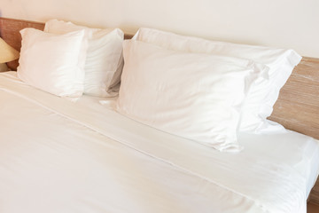 Fototapeta na wymiar Comfortable soft white pillows on the bed.
