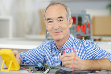 Obraz premium senior man working with cables at home