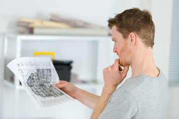 Obraz na płótnie Canvas onstruction worker checking documents