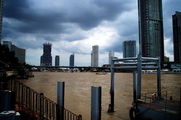 R&iacute;o Chao Phraya en Bangkok, Tailandia.