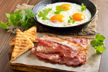 Appetizer fried bacon and toasts