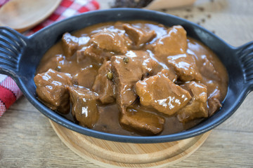 sauté de boeuf au poivre
