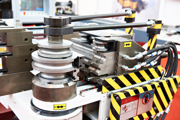 Machine for bending metal