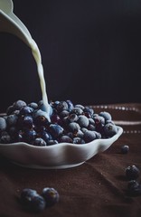 frozen currant, milk with berries, pour over milk