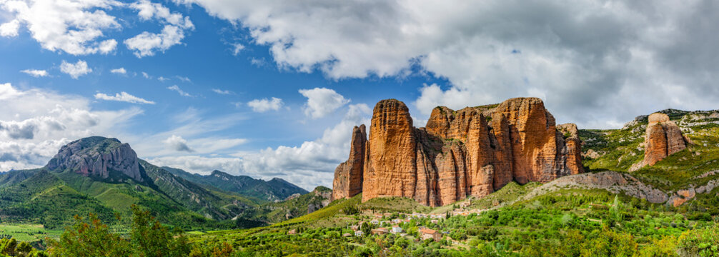 Los Mallos de Riglos Felsen bei Husesca in Nordspanien
