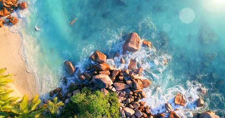Fototapete Luftaufnahme Strand Tropischer Strand mit Meer und Palmen aus der Drohne. Strand Anse Lazio auf der Insel Praslin, Seychellen. Urlaubskonzept