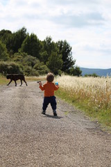 Fototapeta premium enfant qui marche