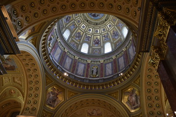 Obraz premium The dome of St. Stephen's Cathedral, Budapest