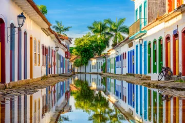 Fototapete Brasilien Straße des historischen Zentrums in Paraty, Rio de Janeiro, Brasilien. Paraty ist eine erhaltene portugiesische koloniale und brasilianische kaiserliche Gemeinde