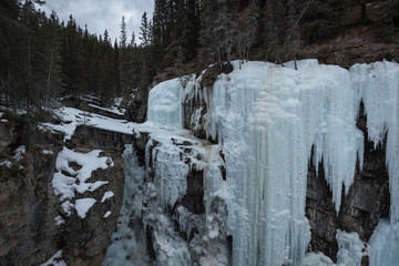 Fototapeta na wymiar frozen waterfall located in johnston canyon, alberta, banff, canada, 