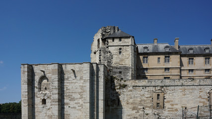 Fototapeta na wymiar Chateau de vincennes rempart