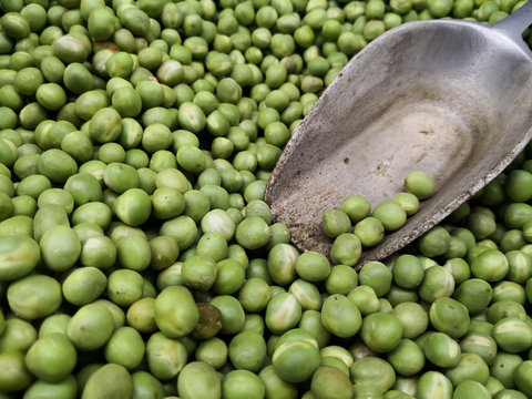 Green pea seed produce in a grocery store