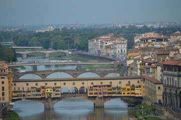 Fototapeta na wymiar view of ponte vecchio in florence