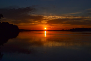 Fototapeta na wymiar sunrise over the Delaware River