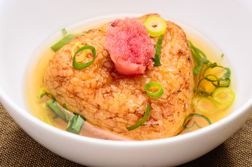 焼きおにぎりの茶漬け