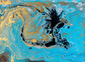 Blaues und goldenes Marmorierungsmuster. Flüssige Textur aus goldenem Marmor. © Anna Babii