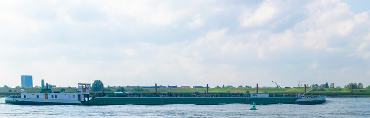 Fototapeta premium Boat crossing the rivel waal