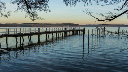 Fototapeta na wymiar Seebrücke am Plauer See idyllische Landschaft