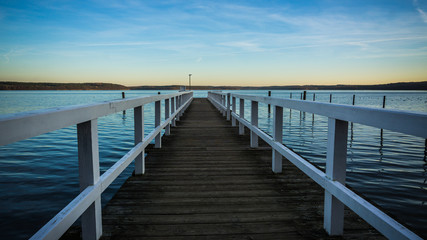 Fototapeta na wymiar Seebrücke am Plauer See idyllische Landschaft