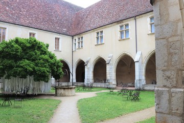 Fototapeta na wymiar Monastère Royal de Brou - Le Cloître - Ville de Bourg en Bresse - Département de l'Ain - France